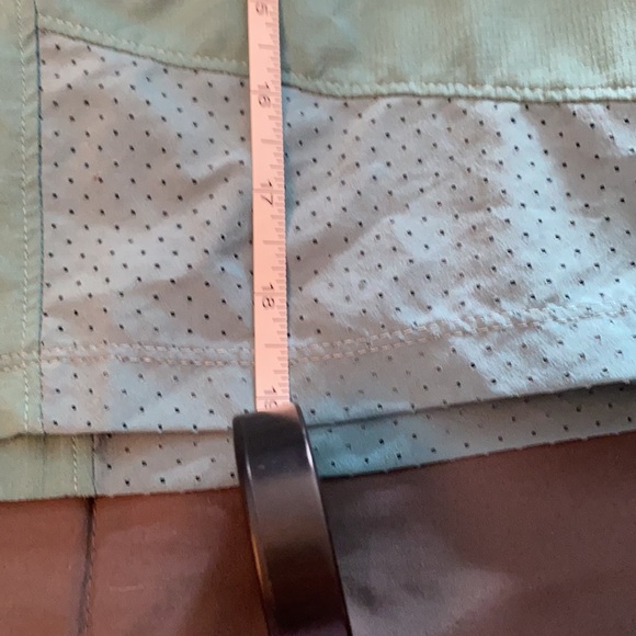 Mens Large Under Armour teal shorts - Picture 3 of 3